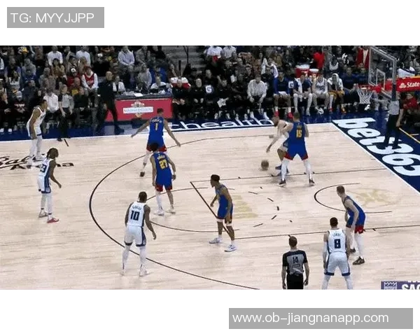 约基奇首节拼尽全力三分球命中率高但球队正负值惨淡显示困境