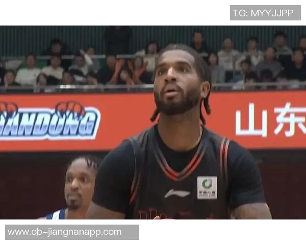 外援双子星联手发威引领球队逆转胜利全场观众欢呼不已 外援双子星联手发威引领球队逆转胜利全场观众欢呼不已